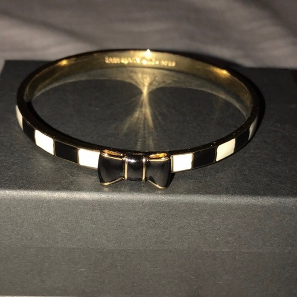 Kate Spade Bangle bow bracelet wore once Excellent - Picture 3 of 3